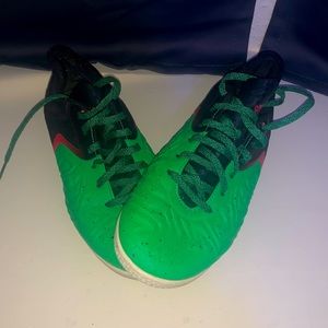 Adidas Mens indoor soccer shoes (Mexico)